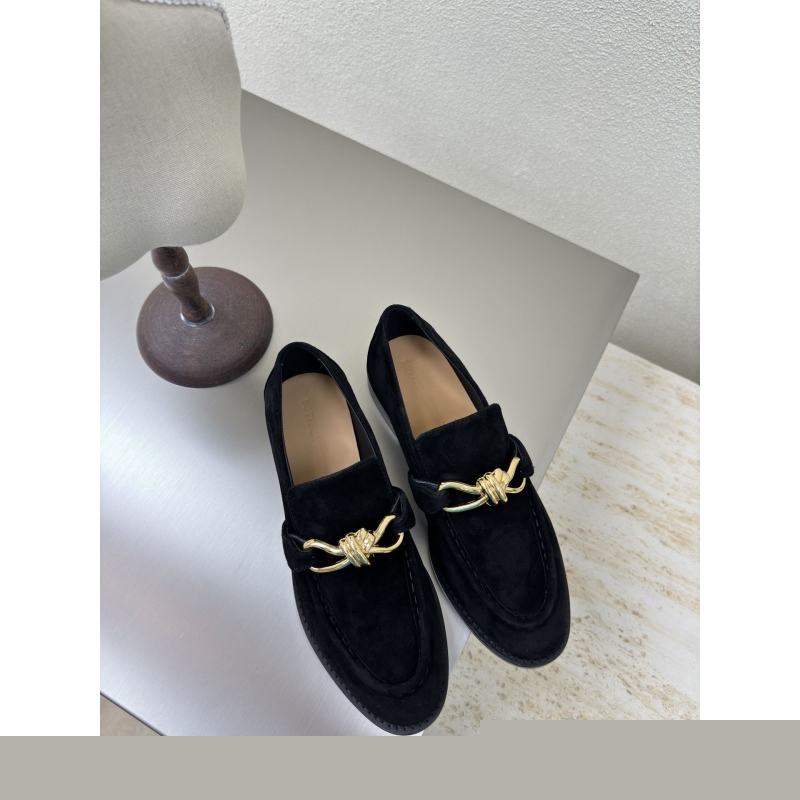 bo*te*ga Ve*ne*ta leather shoes